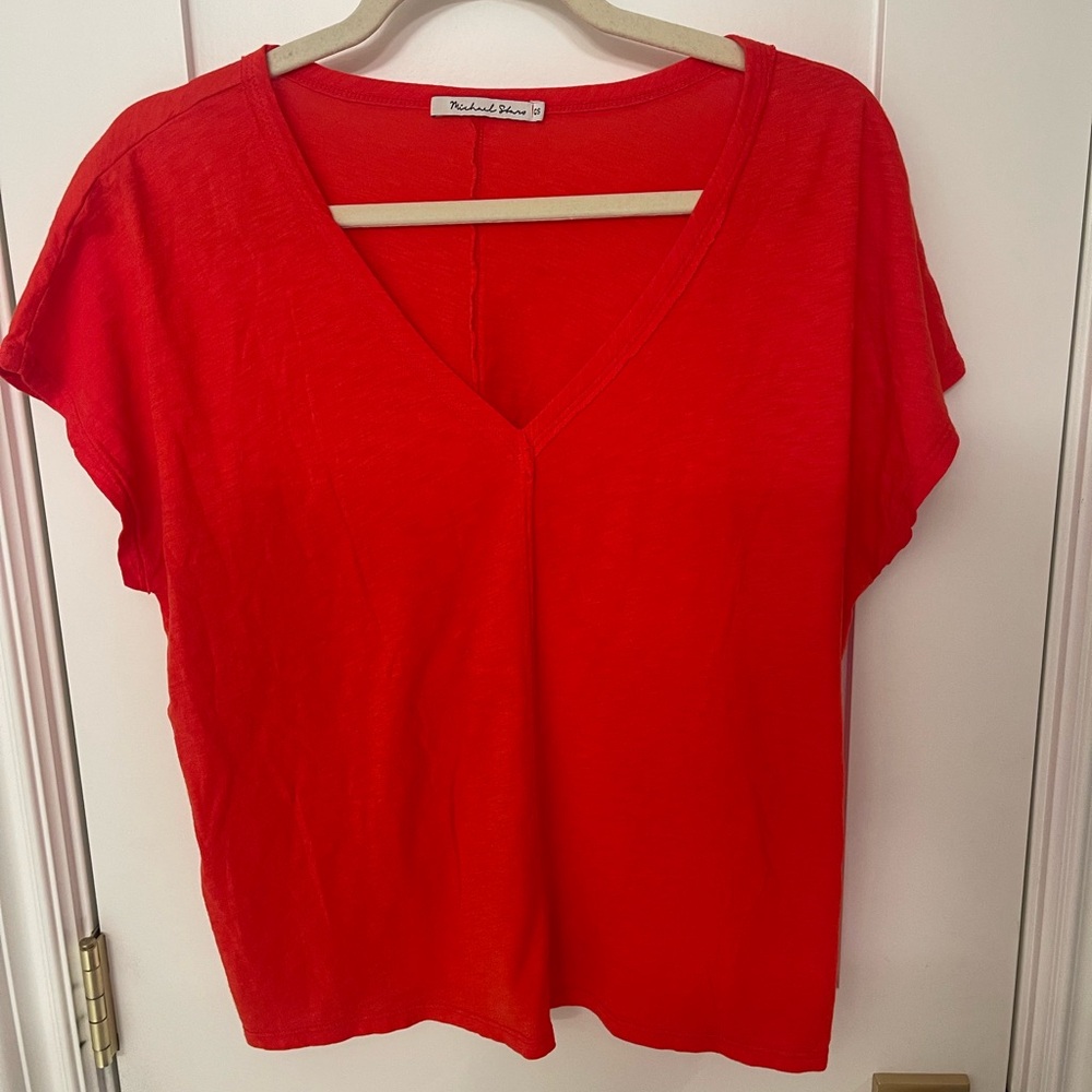 NWOT Michael Stars Baxter V-Neck Tee!‎